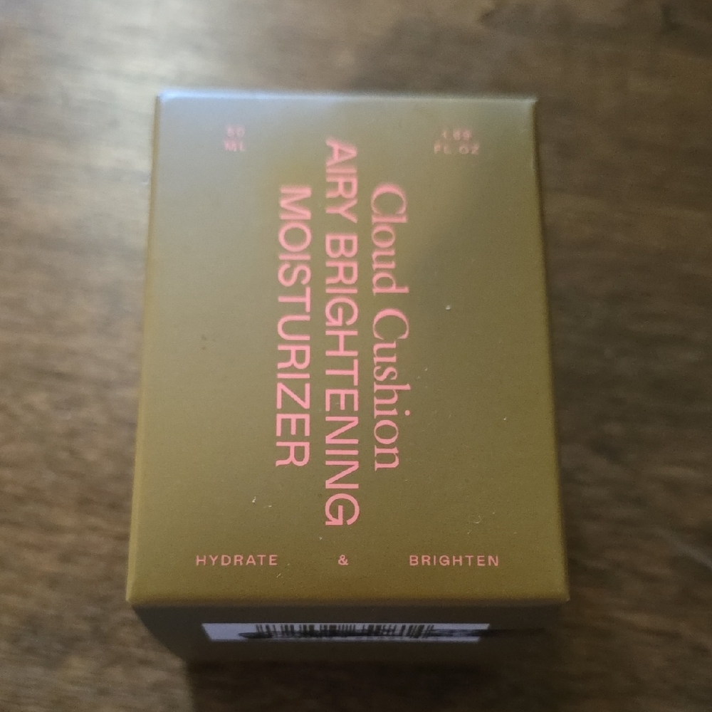 Eadem- Cloud Cushion Airy Brightening Moisturizer - Picture 2 of 3
